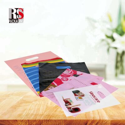 주문 맞춤형 손잡이 가방 플라스틱 포장 손잡이 쇼핑 가방 가볍고 휴대용 디자인 표면 패턴 인쇄 online manufacture